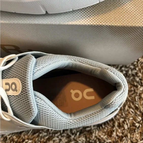 Brand New On Cloud Women's Roger Advantage Shoes Size 9.5 MSRP $160 - Picture 2 of 9